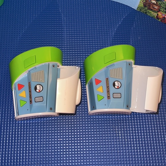 DISNEYPARK EXCLUSIVE TOY STORY BUZZ LIGHTYEAR WALKIE TALKIES - Picture 3 of 9